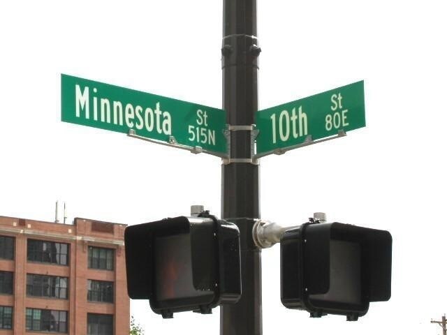 Building Cross Street - 78 10th St E