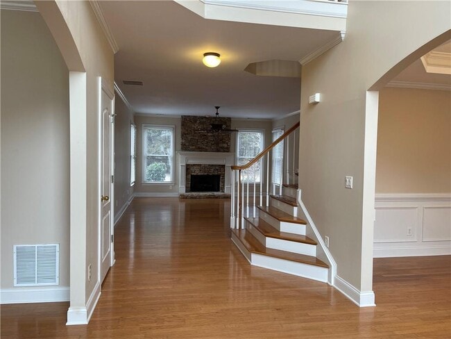 Building Photo - 245 Gladeside Path