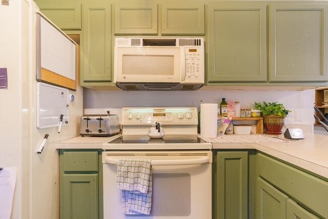 Building Photo - 8294 Pamplona St