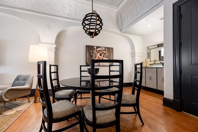 Building Photo - 1011 Canal St