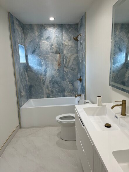 Building Photo - 454 S Clark Dr