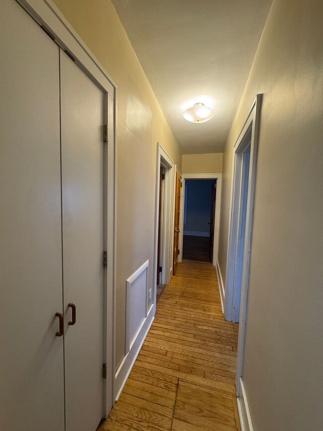 Building Photo - 4 Bedroom Right on Purdue Campus - AVAILAB...