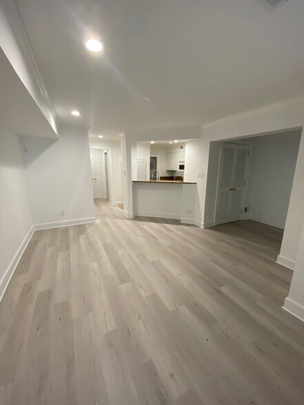 Living Room - 2012 Hillyer Pl NW