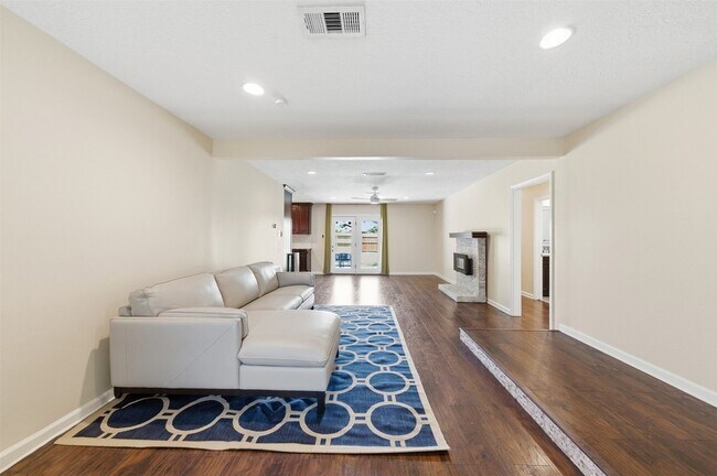 Building Photo - 8526 Cedel Dr