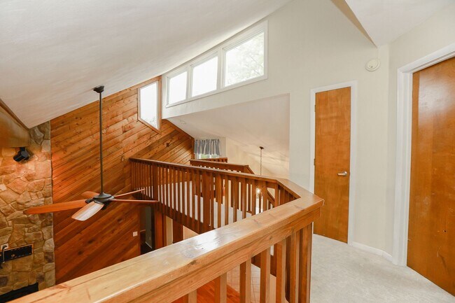 Building Photo - Luxurious home rental in Broad Bay Islands!