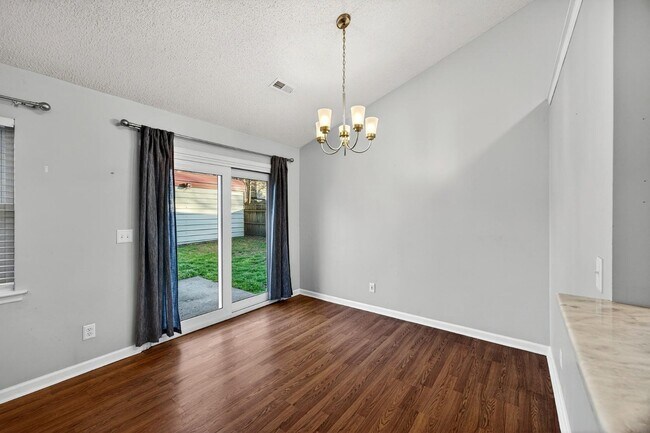 Building Photo - 112 Pipestone Dr