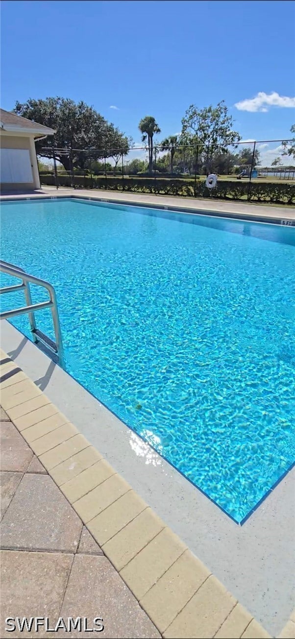 Building Photo - 687 Grove Dr