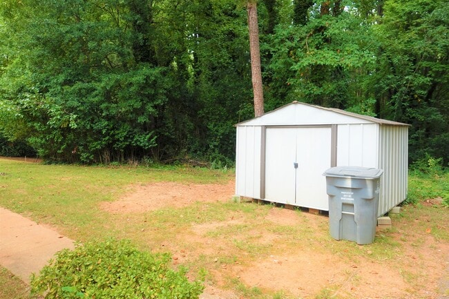 Building Photo - 325 Willow Oaks Dr