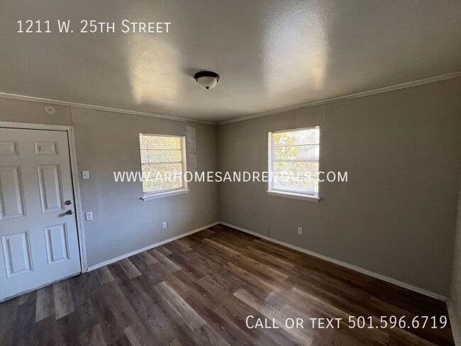 Building Photo - 1211 W 25th St