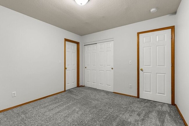 Building Photo - 18438 SE Stephens St