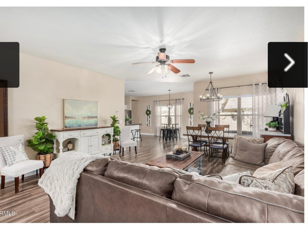 Building Photo - 2418 E Peach Tree Dr
