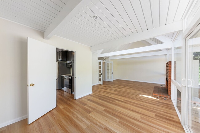 Building Photo - 81 Sotelo Way