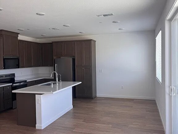 Building Photo - Newer single-story home built in 2024