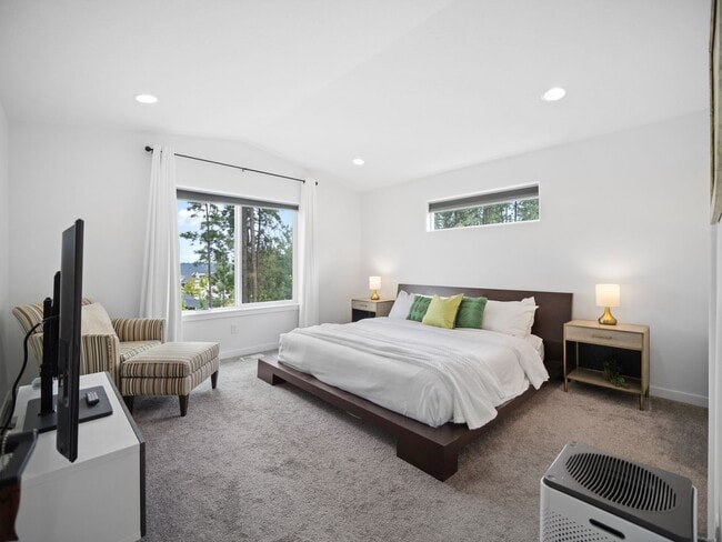 Building Photo - 4 bedroom Modern Home at Eagle Ridge Estates