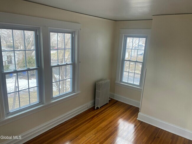 Building Photo - 456 Ontario St