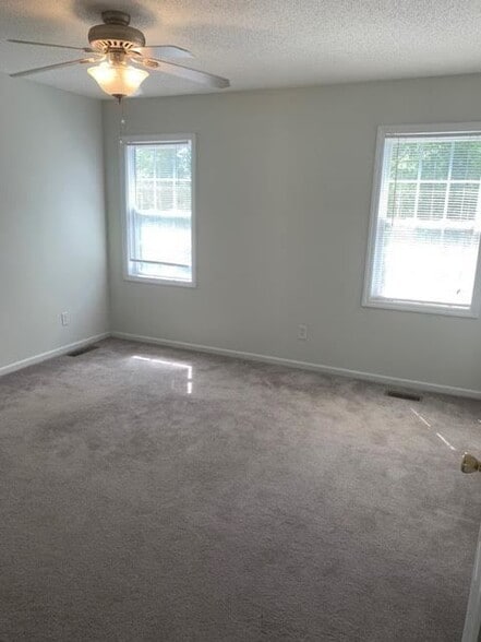 Building Photo - 2345 Vineyard Dr