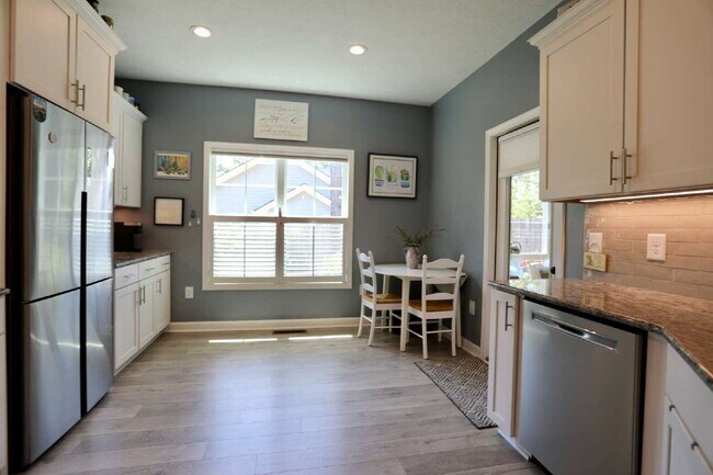 Building Photo - “Stunning 4-Bedroom Retreat with Granite Elegance at 2 River Drive, Pinehurst"