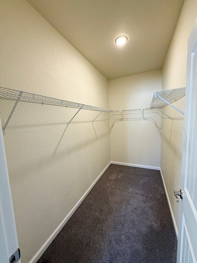 Building Photo - Sigle Family in East Valley