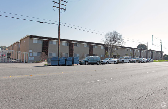 Building Photo - 16628 Woodruff Apartments