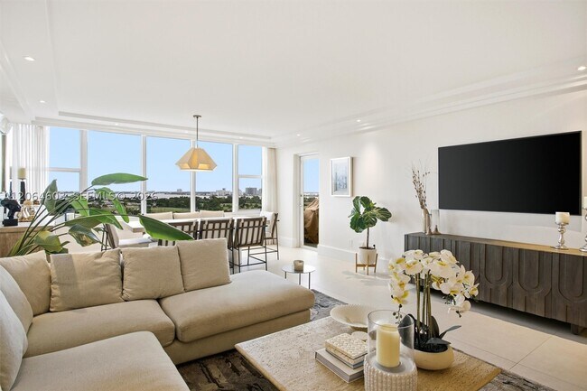 Building Photo - 5600 Collins Ave
