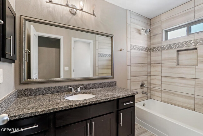 Building Photo - 297 Denim St