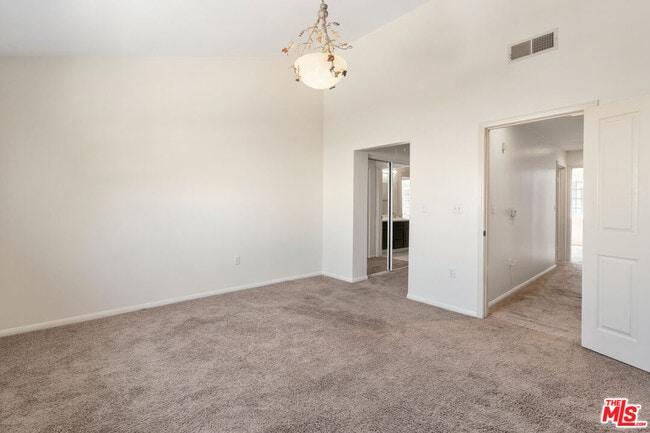 Building Photo - 13030 Moorpark St