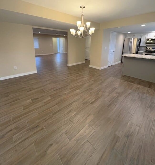Building Photo - 3 Bedroom Townhome at Three Fountains in M...