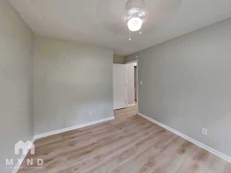 Building Photo - 5959 Shane Cir