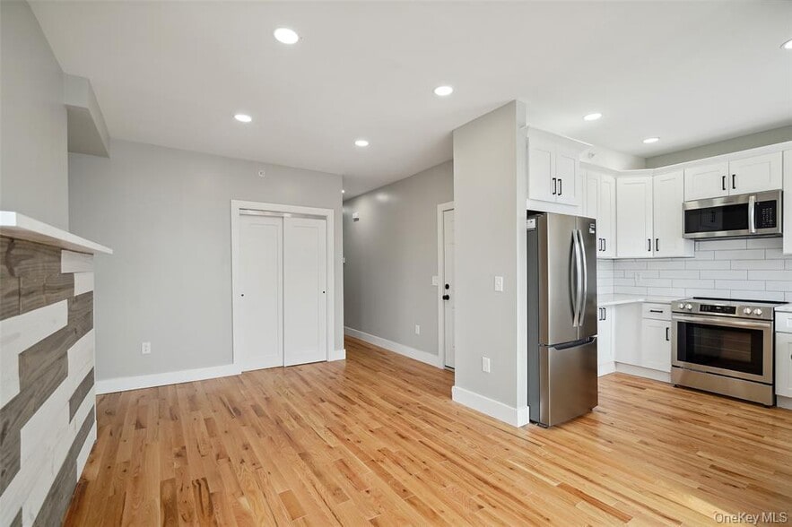 Building Photo - 405 Grand St