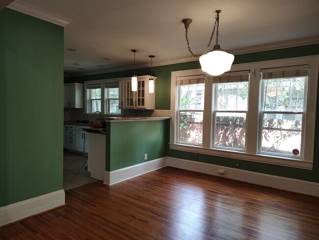Building Photo - Charming 2-Bedroom, 2-Bath Brick Ranch Home in Midwood!