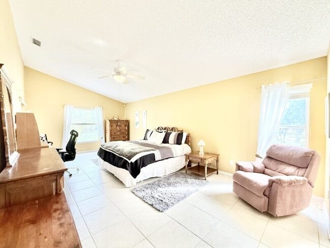 Building Photo - 854 Addison Dr NE