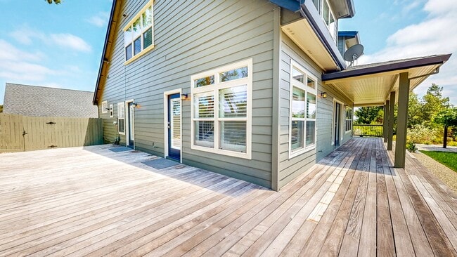 Building Photo - 9901 Old Camp Ln