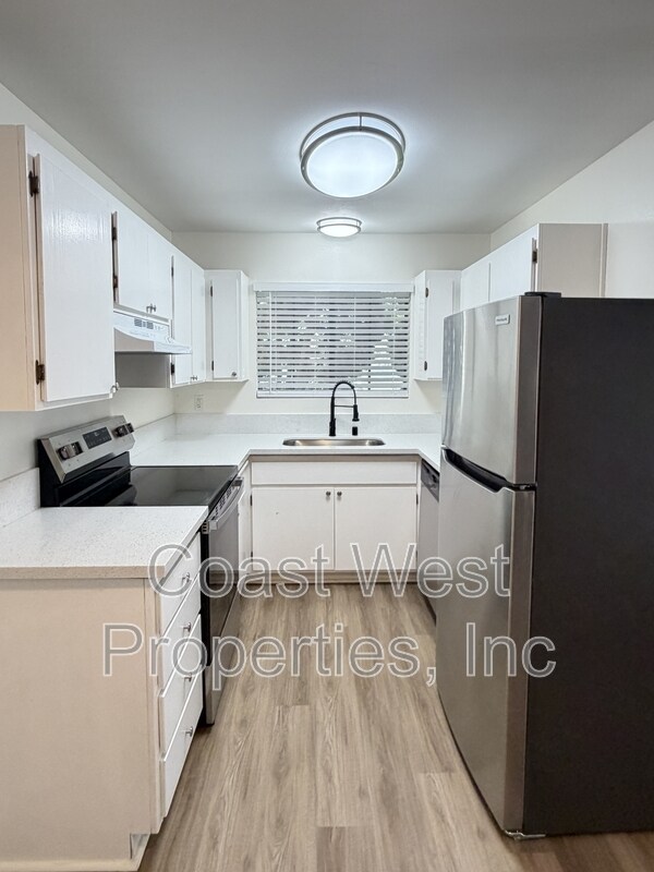 Building Photo - 382 Acacia Ave