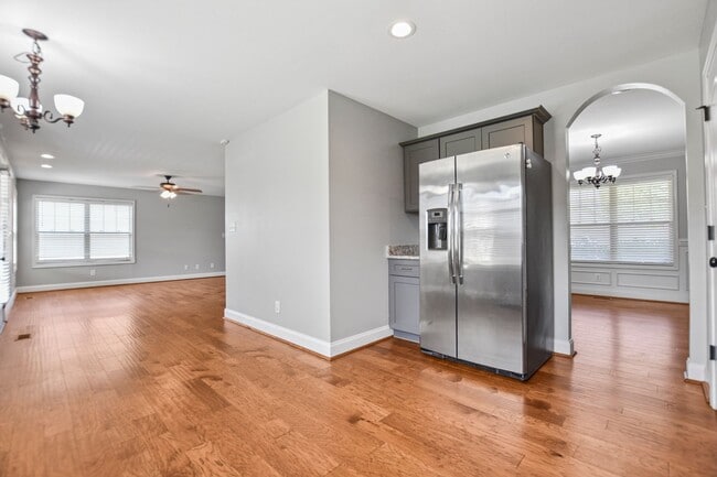 Building Photo - Pet Friendly Four Bedroom!
