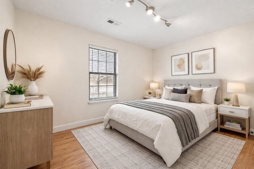 Building Photo - 1216 Whitehorse Vale Dr