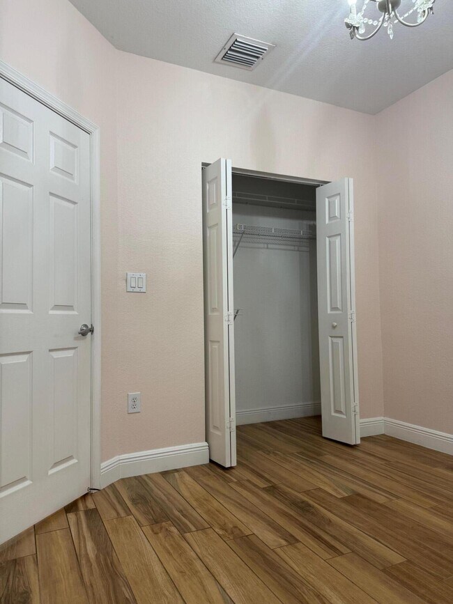 Building Photo - 6639 Hidden Cove Dr