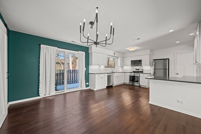 Building Photo - 523 Elm St