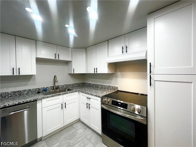 Building Photo - 4906 Victoria Dr