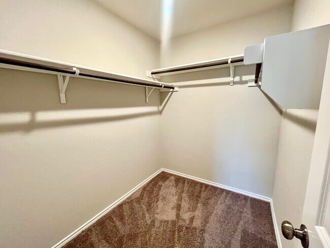 Building Photo - 10631 Varmus Dr