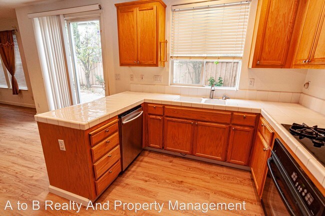 Building Photo - 3 br, 2.5 bath House - 2976 Stallion Way