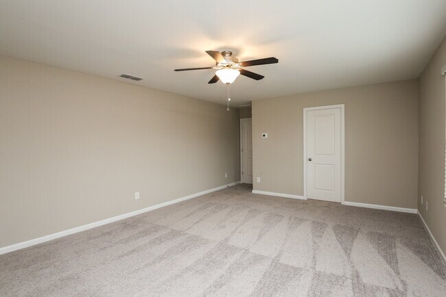 Building Photo - 80 Hyde Park