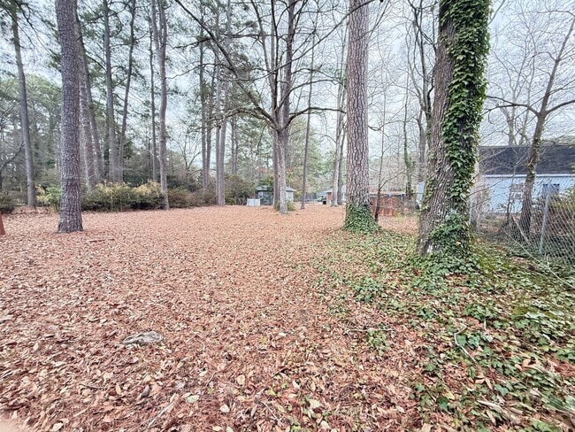 Building Photo - 2825 Amherst Rd