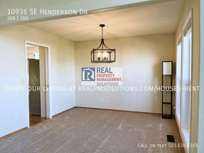 Building Photo - 10936 SE Henderson Dr