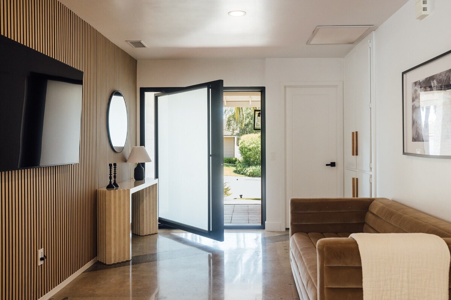 Building Photo - 4883 Hillside Dr