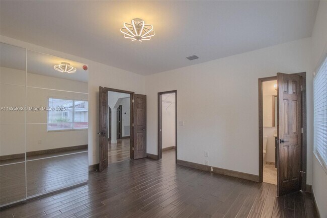Building Photo - 3722 Royal Palm Ave