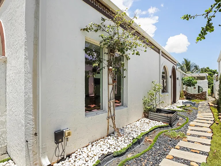 Building Photo - 6590 Fountains Cir