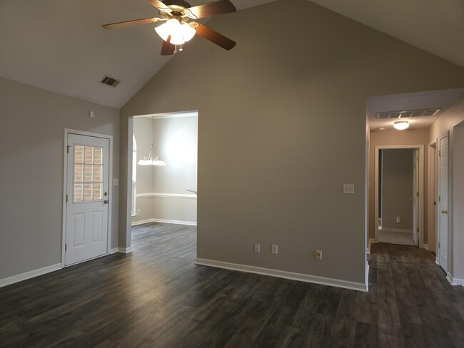 Building Photo - 219 Rainbow Falls
