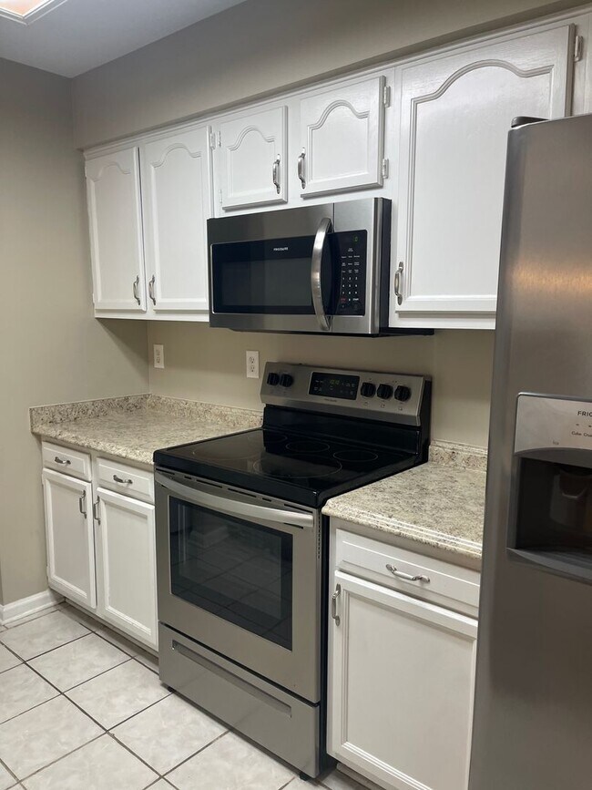 Building Photo - 343 Chesapeake Square Unit 4 (Wimbledon Chase) Chesapeake 23320