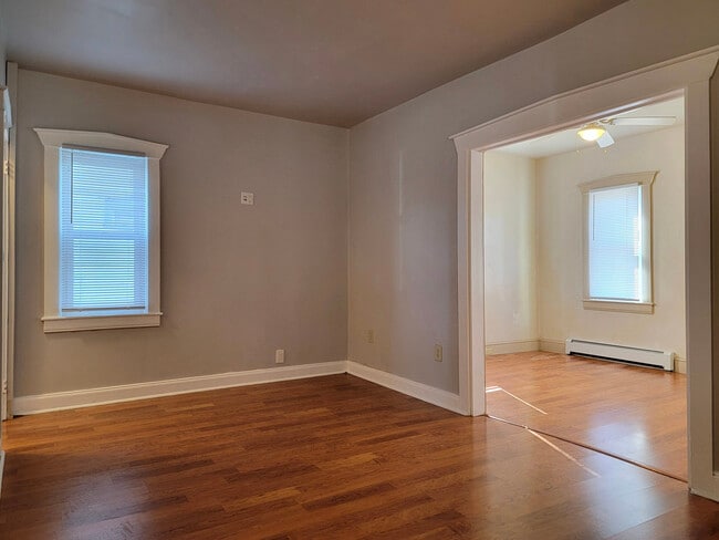 Building Photo - 271 W Main St