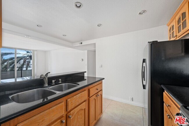 Building Photo - 10535 Wilshire Blvd